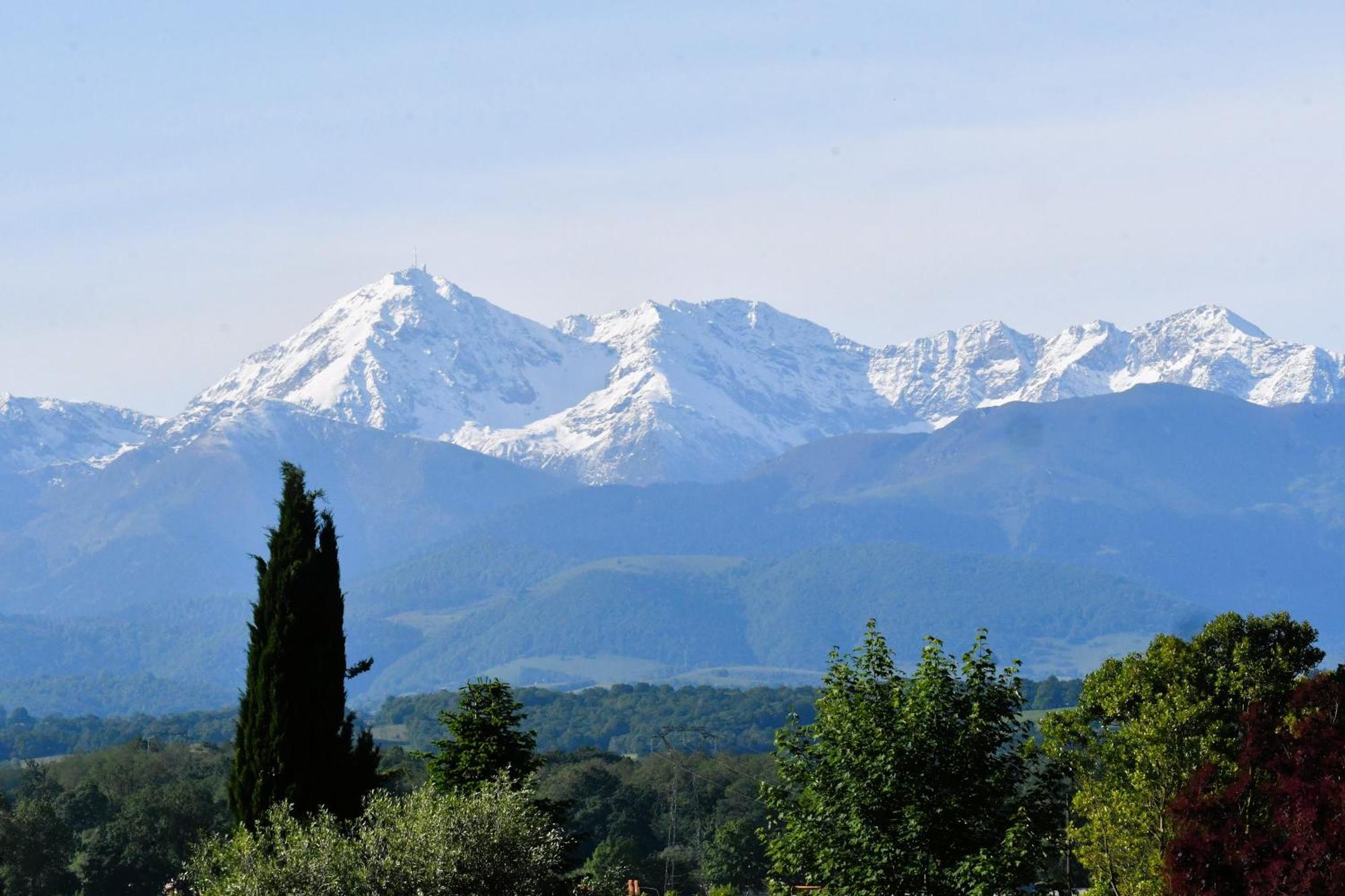Kyriad Tarbes Odos Bagian luar foto
