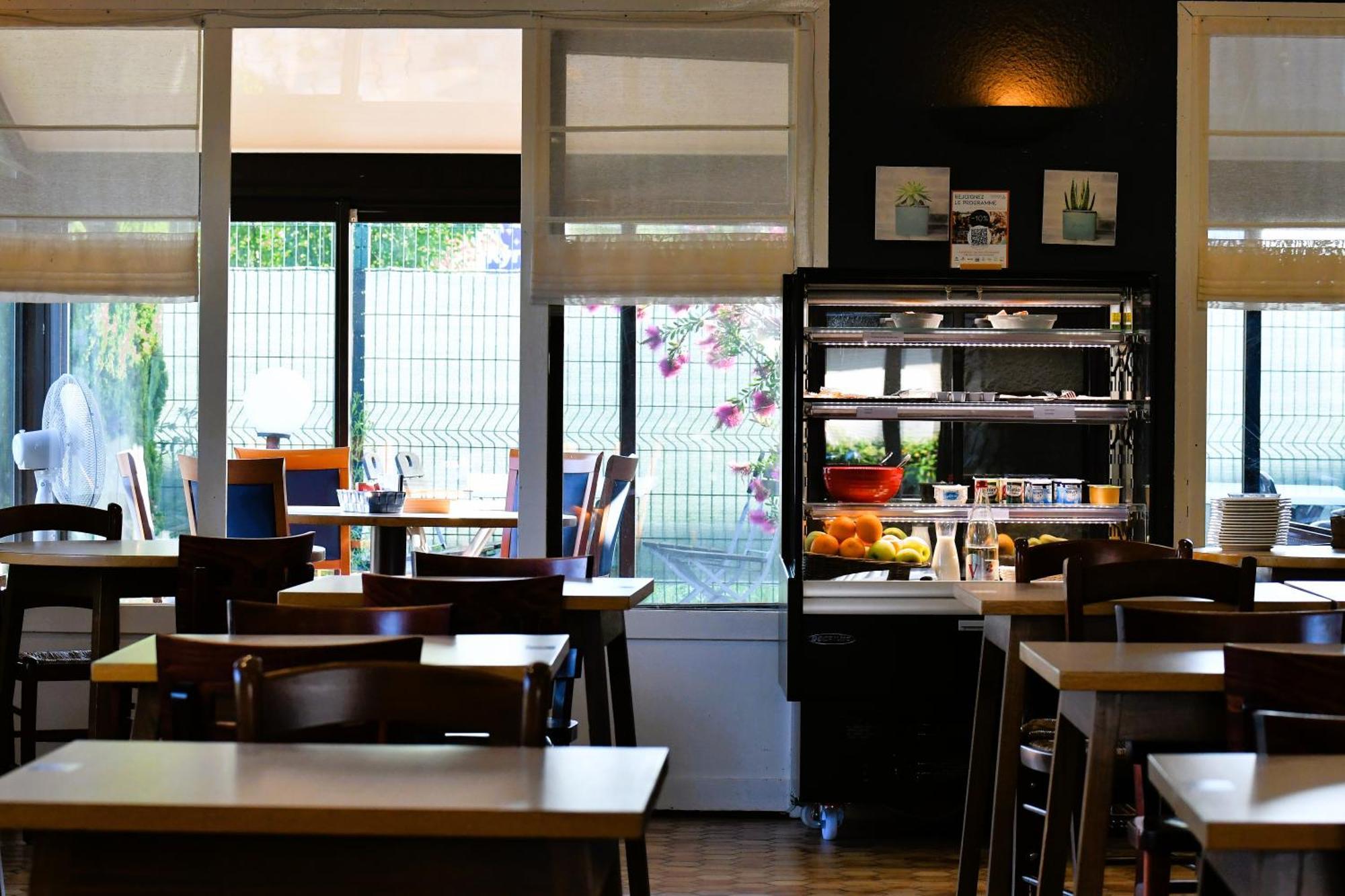 Kyriad Tarbes Odos Bagian luar foto