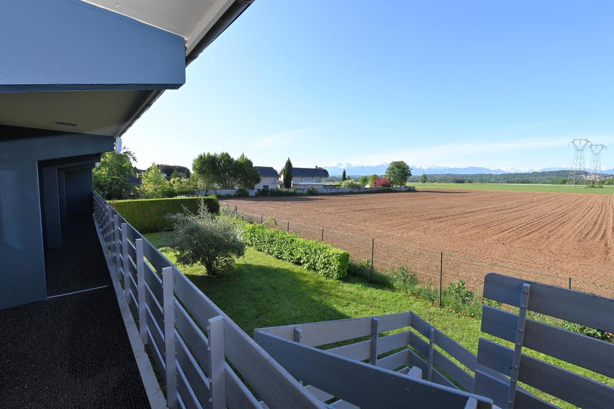 Kyriad Tarbes Odos Bagian luar foto